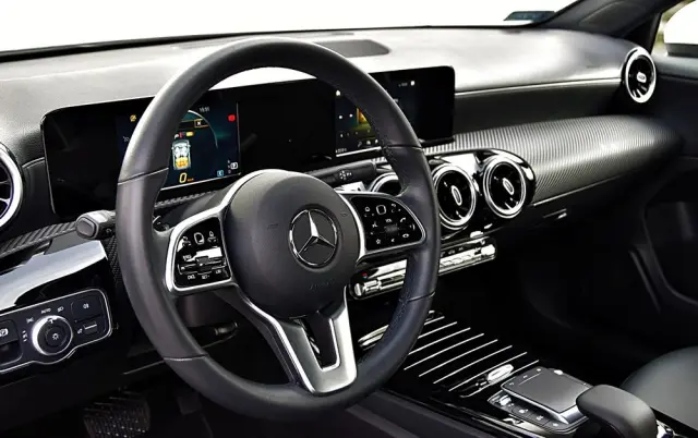 MERCEDES-BENZ Klasa A 200 7G-DCT