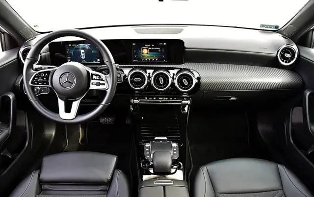 MERCEDES-BENZ Klasa A 200 7G-DCT