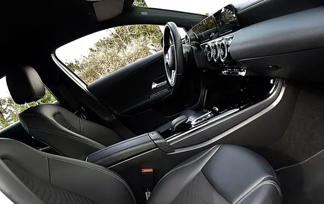 MERCEDES-BENZ Klasa A 200 7G-DCT