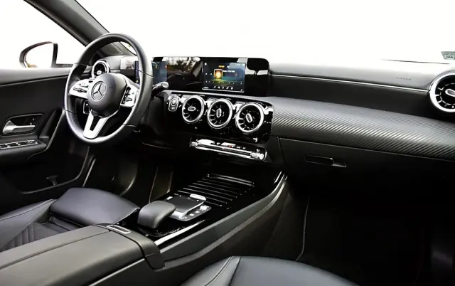 MERCEDES-BENZ Klasa A 200 7G-DCT