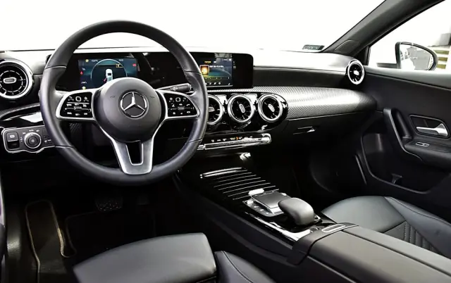 MERCEDES-BENZ Klasa A 200 7G-DCT