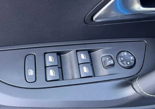 PEUGEOT 2008 54kWh GT Exclusive