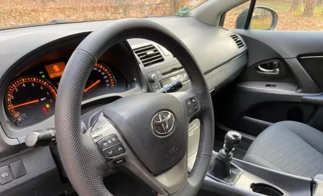 TOYOTA Avensis 