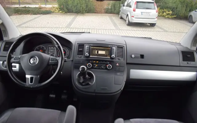 VOLKSWAGEN Caravelle 