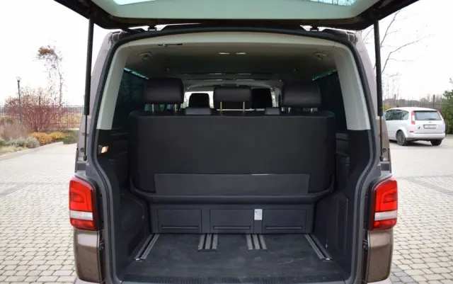 VOLKSWAGEN Caravelle 