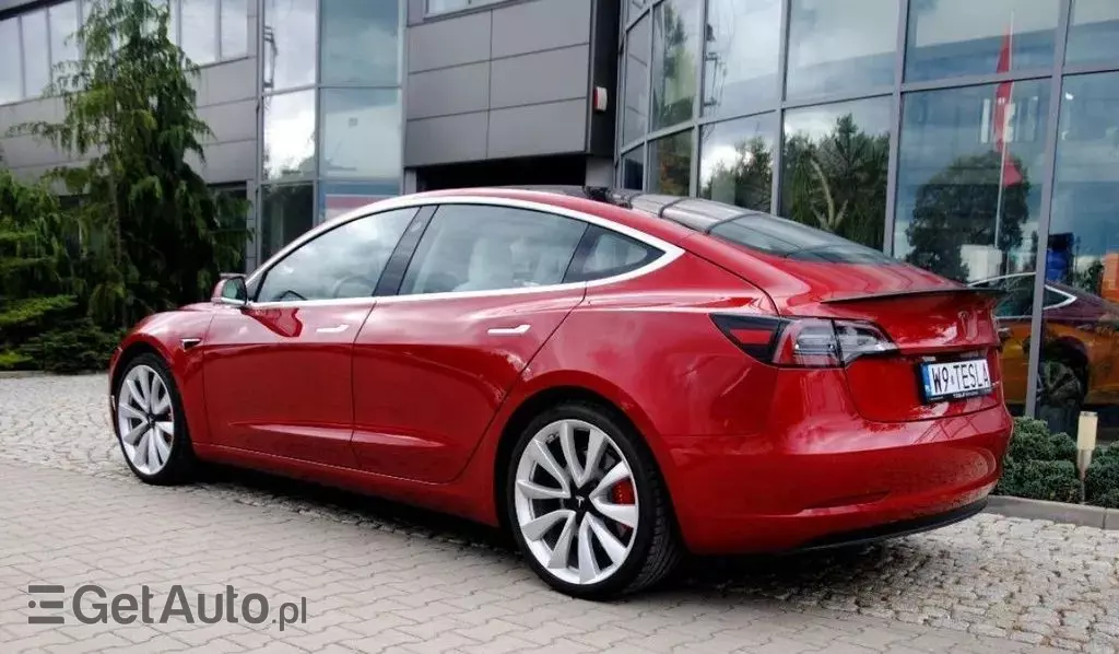 TESLA Model 3 