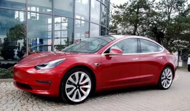TESLA Model 3 