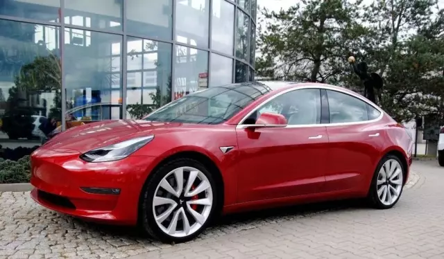 TESLA Model 3 