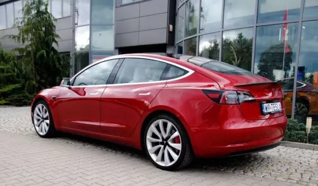 TESLA Model 3 