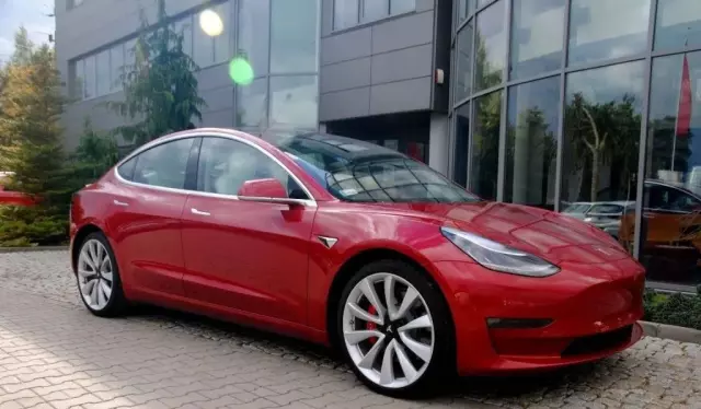 TESLA Model 3 