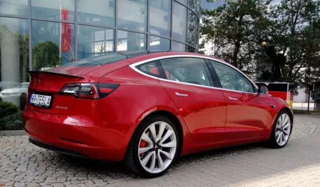 TESLA Model 3 