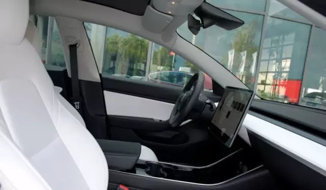 TESLA Model 3 