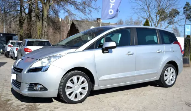 PEUGEOT 5008 