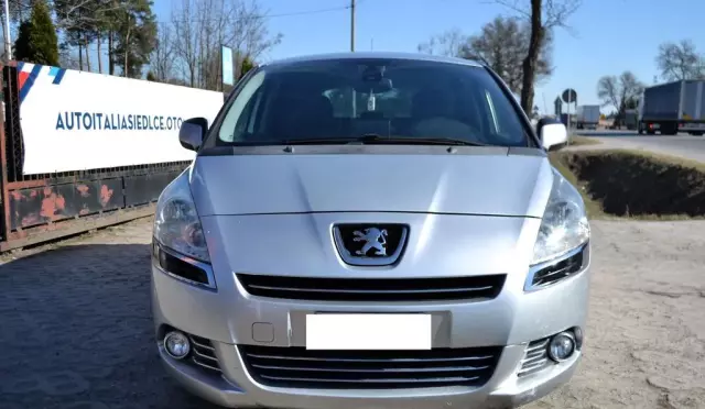 PEUGEOT 5008 
