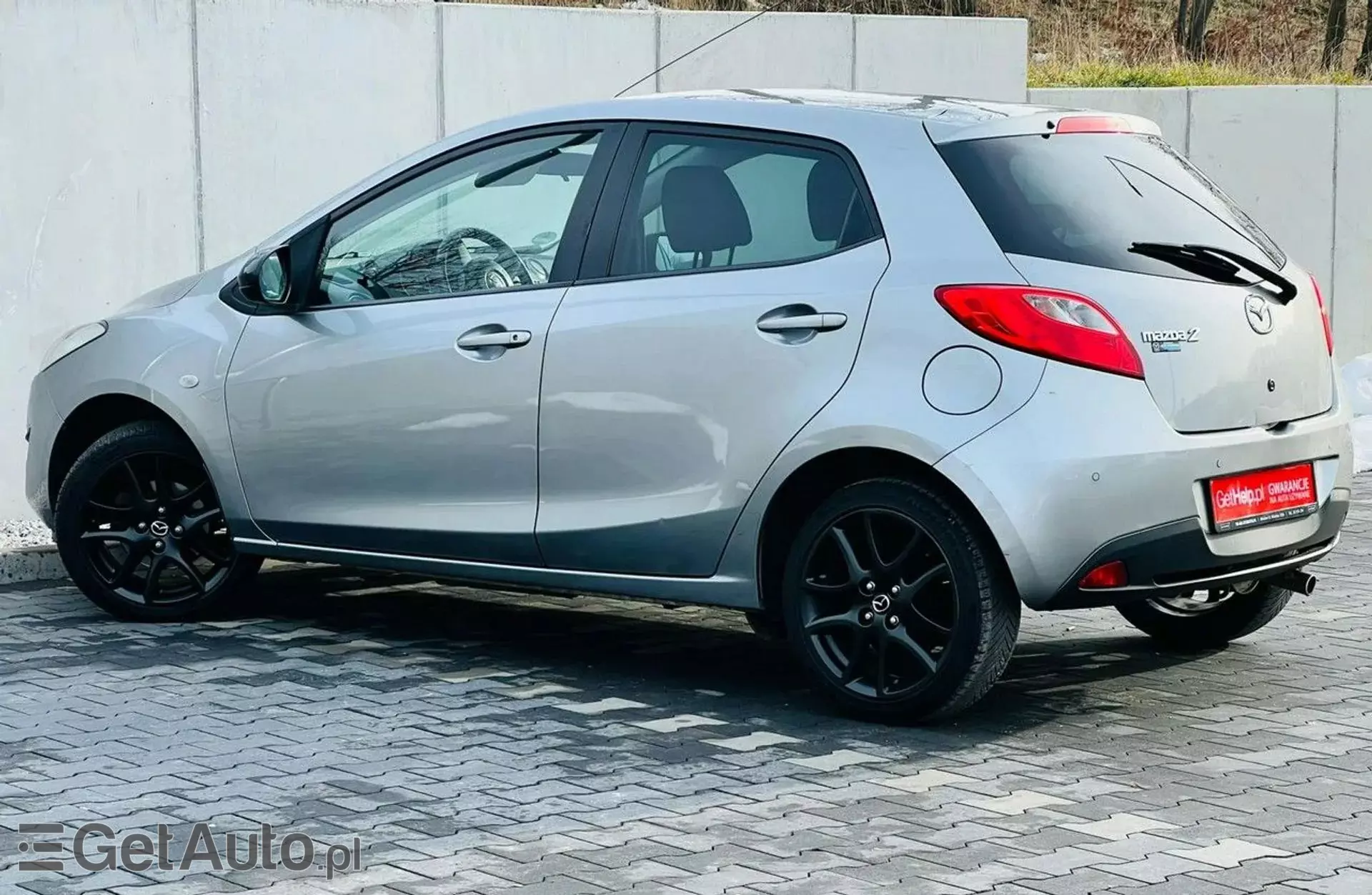 MAZDA 2 