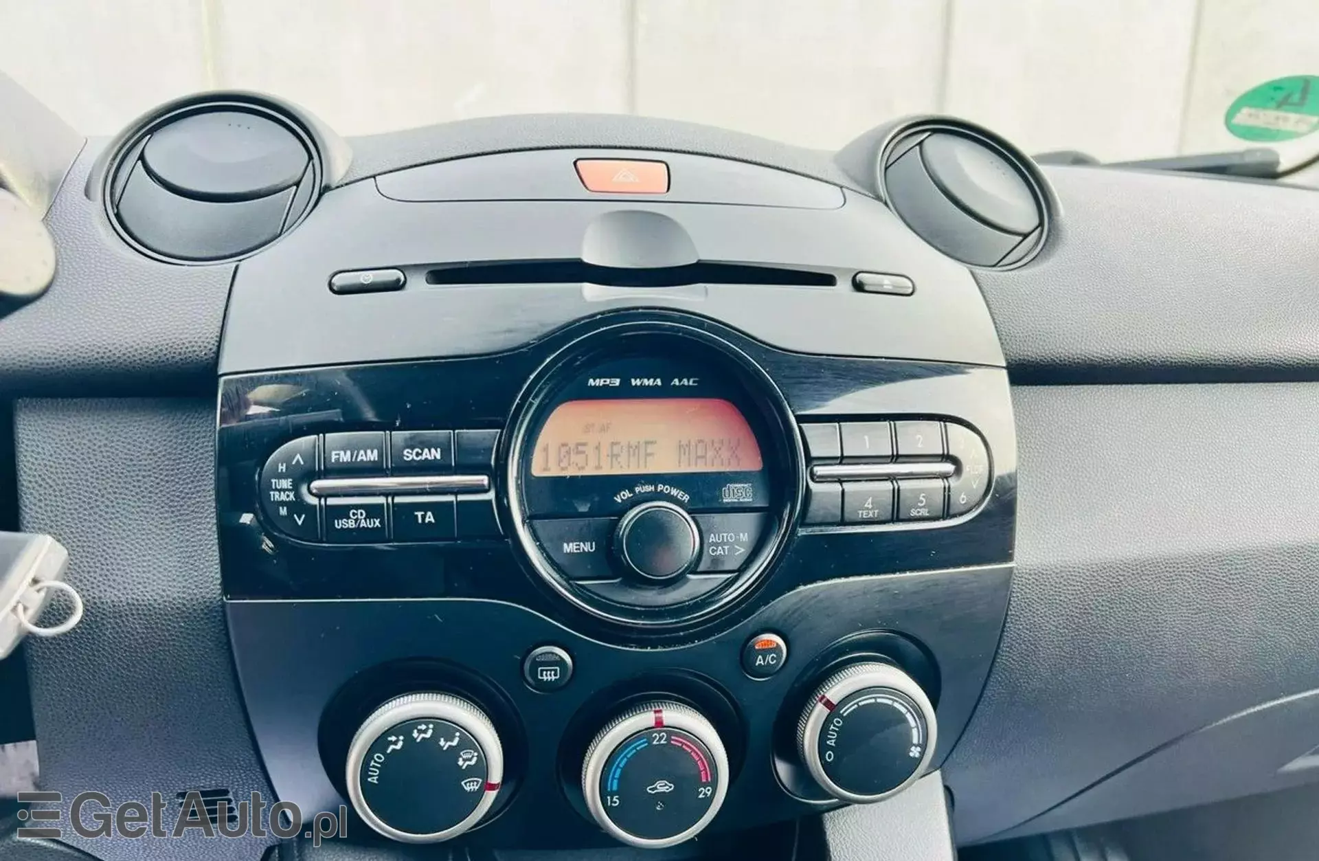 MAZDA 2 
