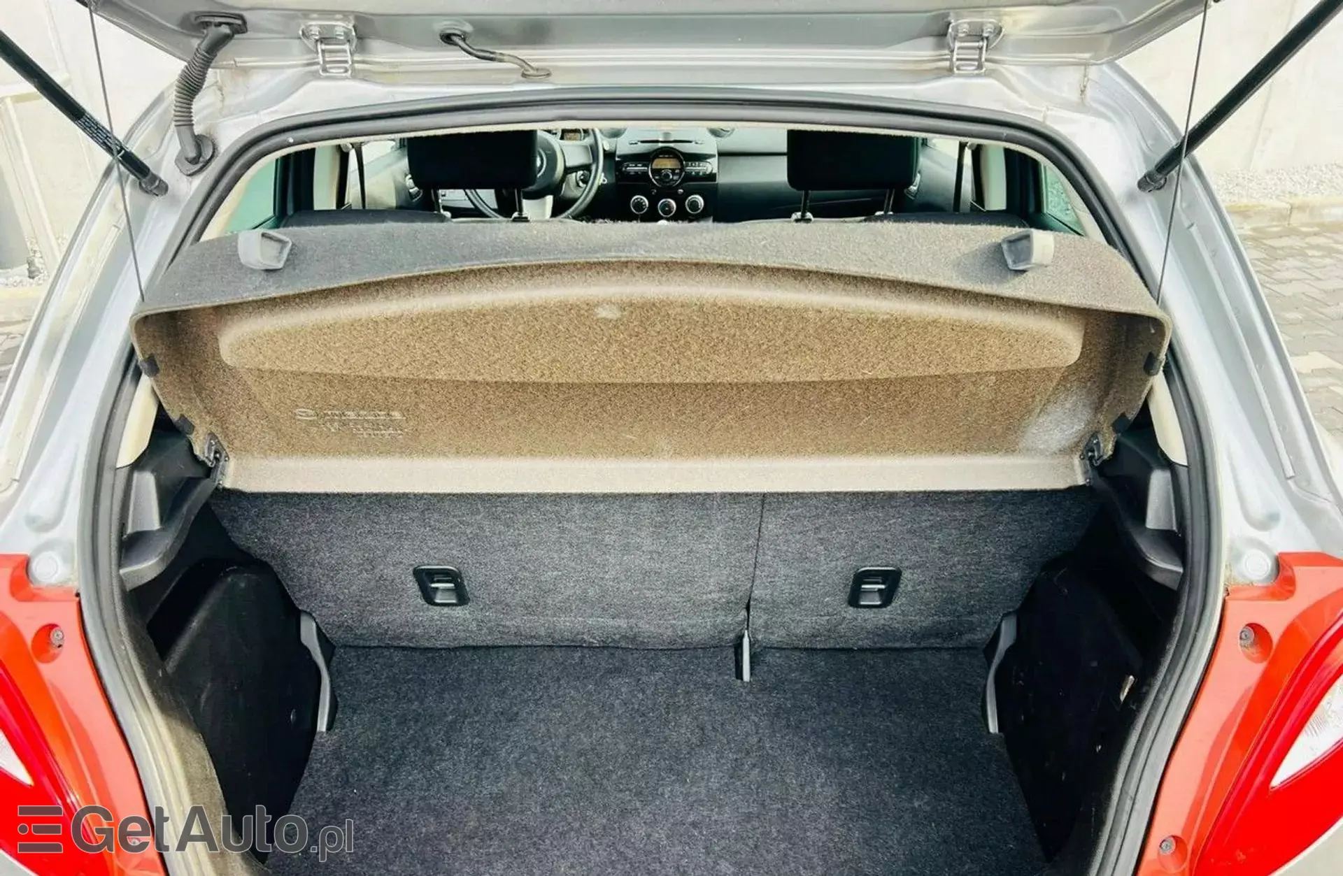 MAZDA 2 