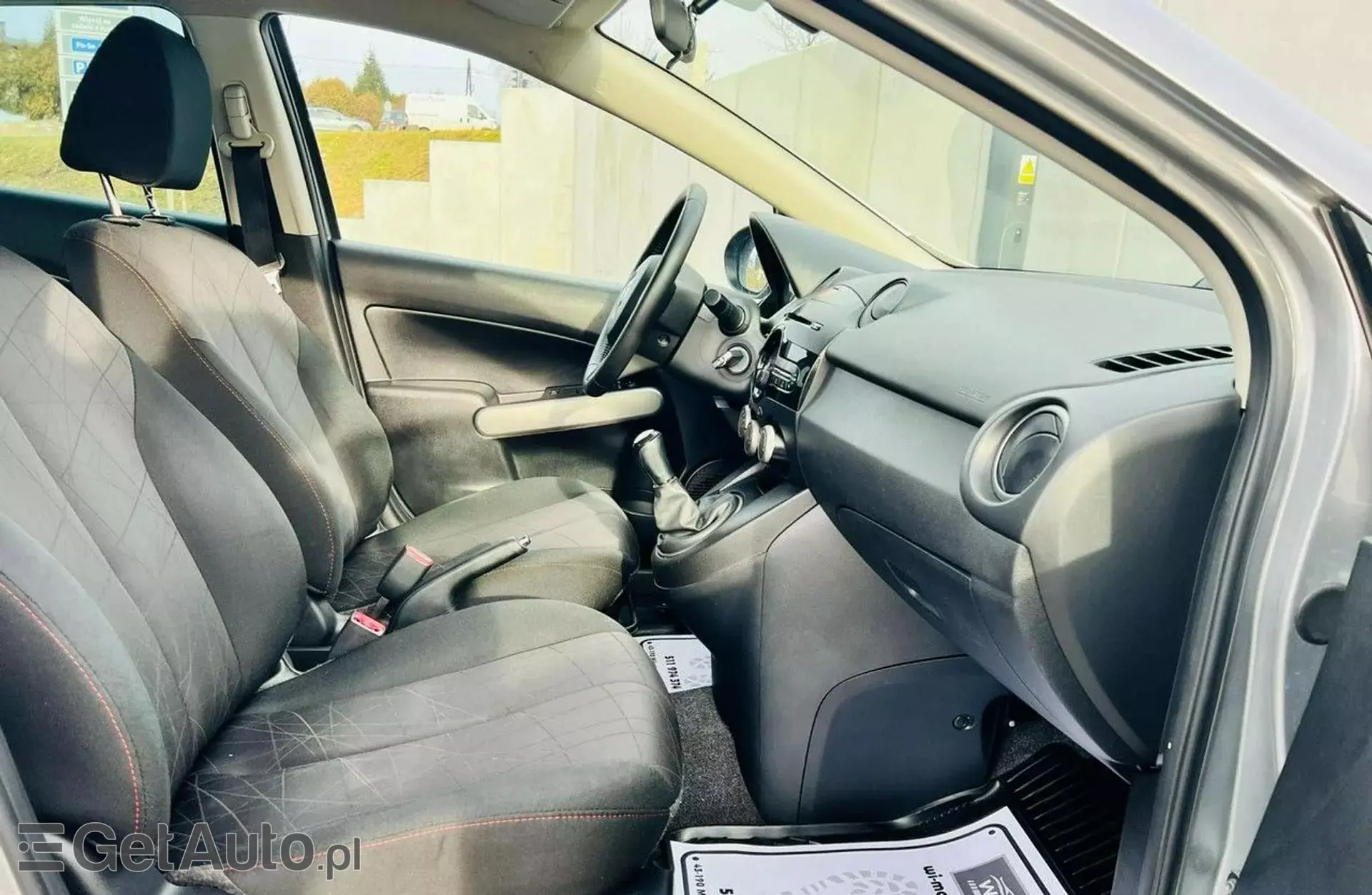 MAZDA 2 