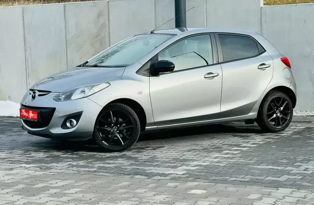 MAZDA 2 