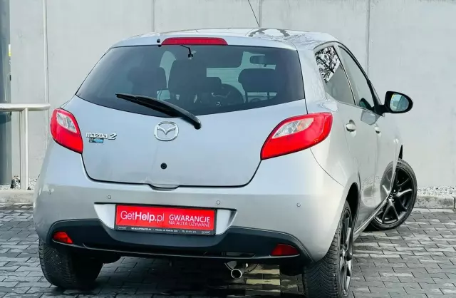 MAZDA 2 