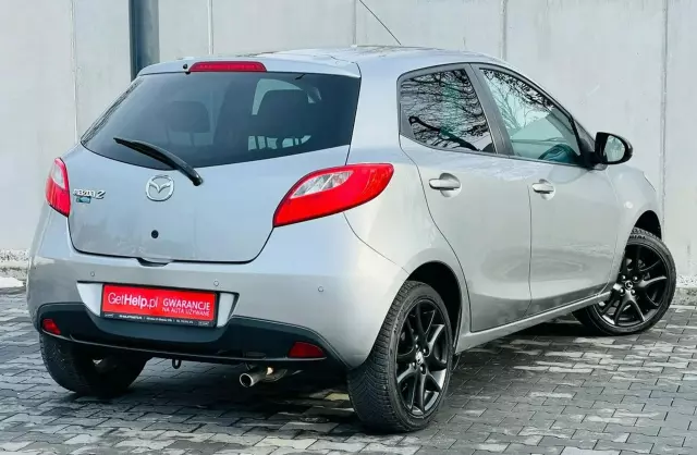 MAZDA 2 