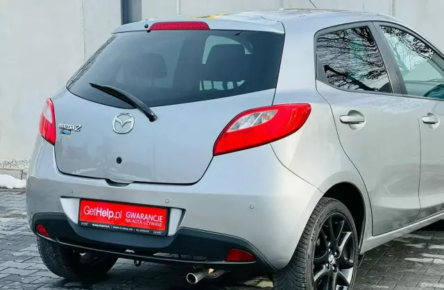 MAZDA 2 