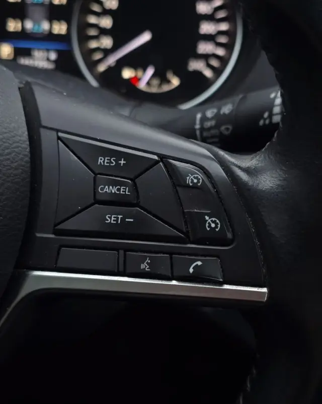 NISSAN Qashqai 1.3 DIG-T Tekna DCT