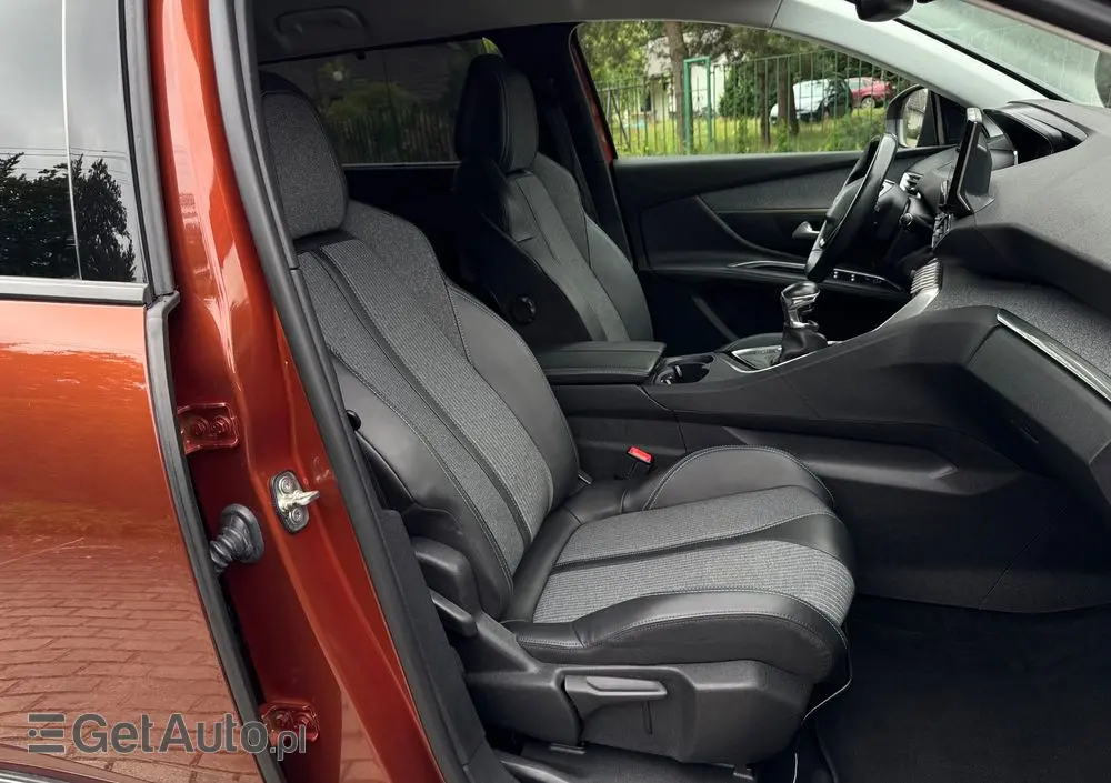 PEUGEOT 5008 BlueHDI 130 Crossway