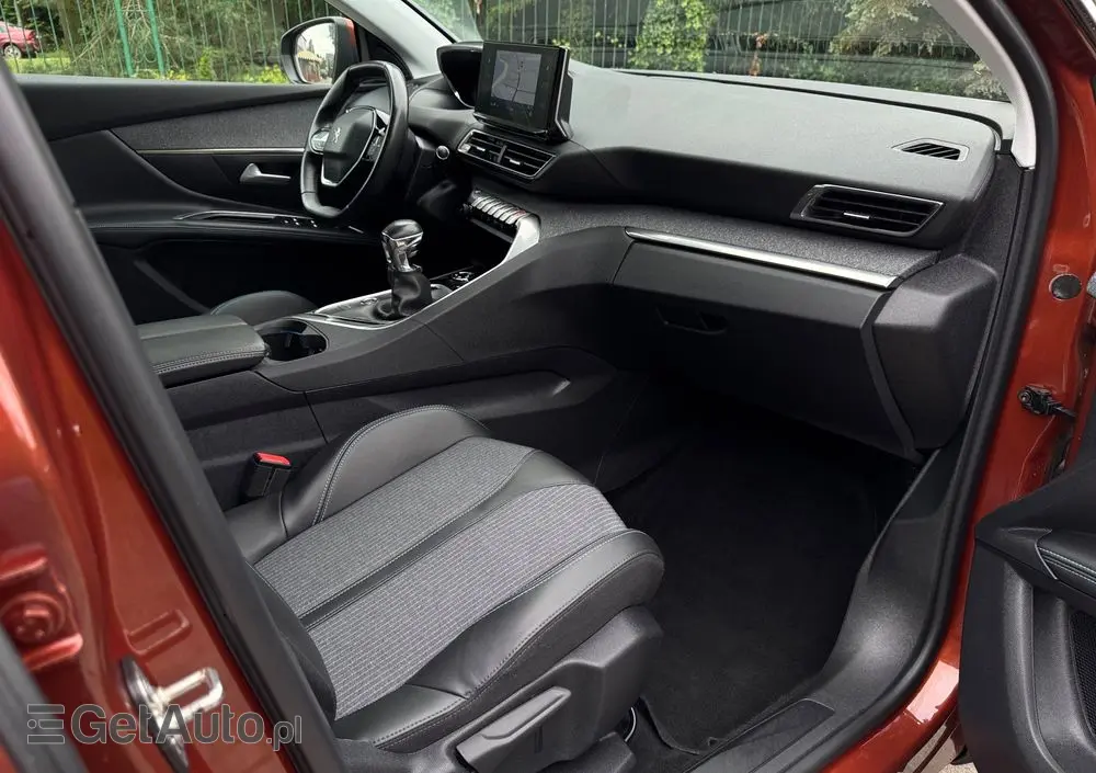 PEUGEOT 5008 BlueHDI 130 Crossway