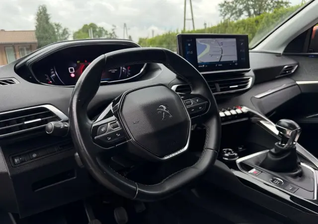 PEUGEOT 5008 BlueHDI 130 Crossway