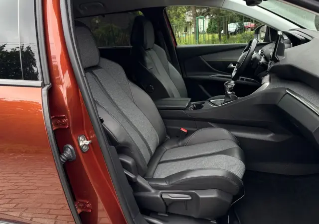 PEUGEOT 5008 BlueHDI 130 Crossway