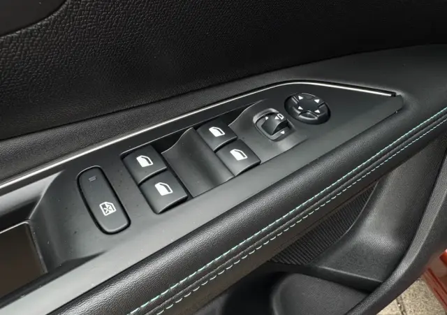 PEUGEOT 5008 BlueHDI 130 Crossway