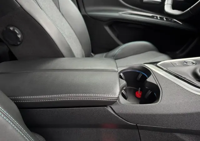 PEUGEOT 5008 BlueHDI 130 Crossway