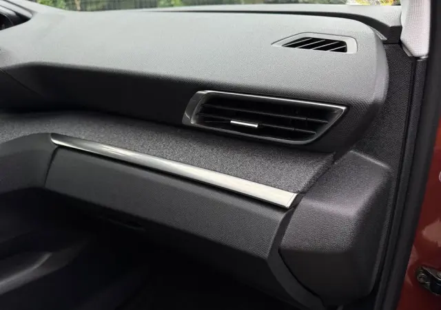 PEUGEOT 5008 BlueHDI 130 Crossway