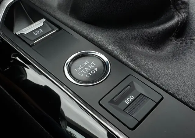 PEUGEOT 5008 BlueHDI 130 Crossway