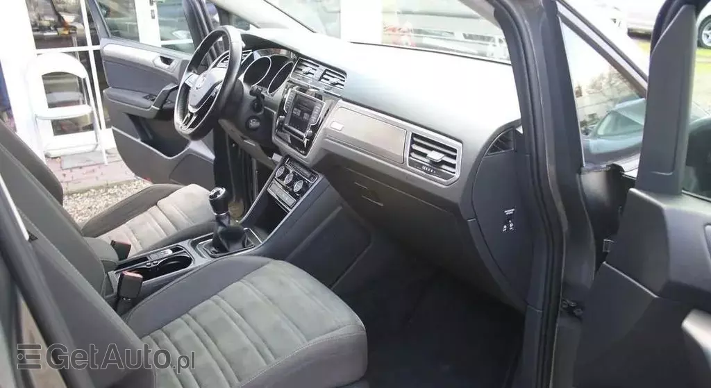 VOLKSWAGEN Touran 