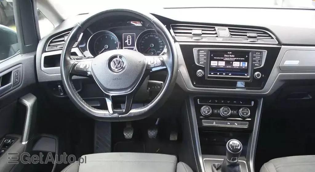 VOLKSWAGEN Touran 