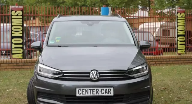 VOLKSWAGEN Touran 