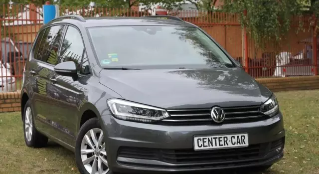 VOLKSWAGEN Touran 