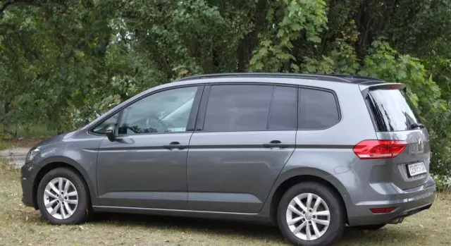 VOLKSWAGEN Touran 