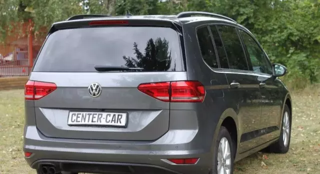VOLKSWAGEN Touran 