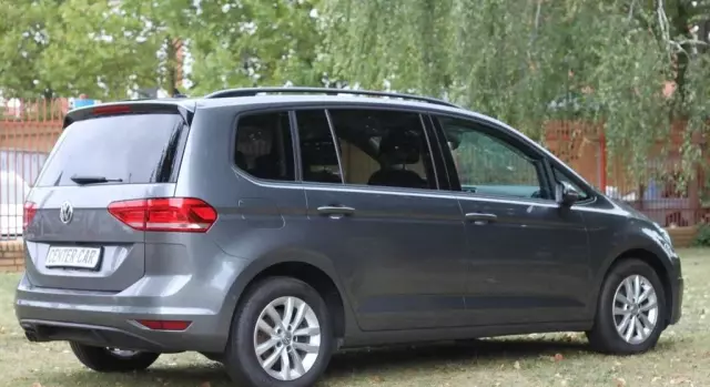 VOLKSWAGEN Touran 