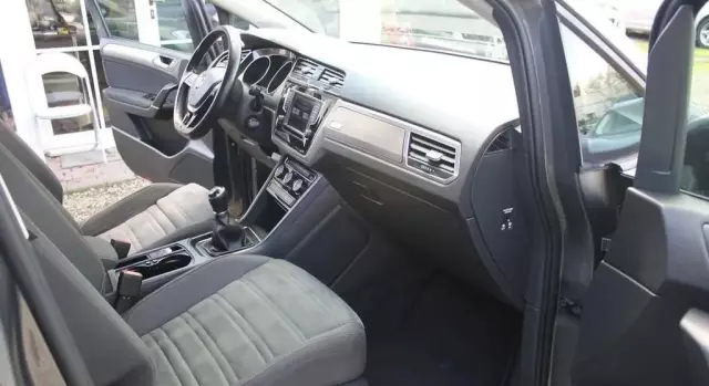 VOLKSWAGEN Touran 
