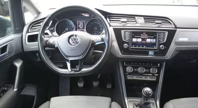 VOLKSWAGEN Touran 