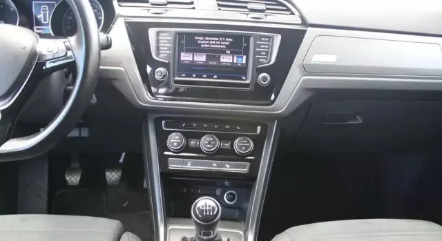 VOLKSWAGEN Touran 
