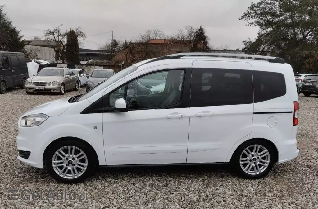 FORD Tourneo Courier 