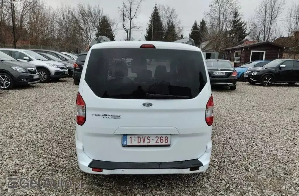 FORD Tourneo Courier 