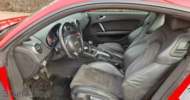 AUDI TT 