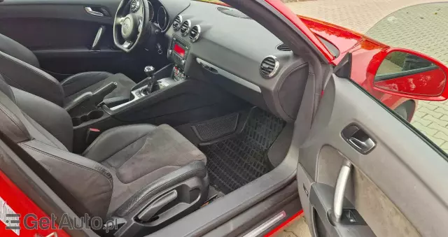 AUDI TT 