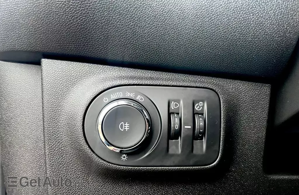 OPEL Adam 1.2 (70 KM)